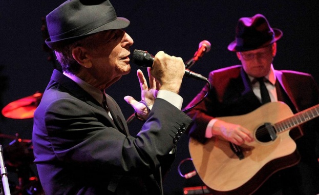 Колекция с над 50 любовни писма от канадския музикант и