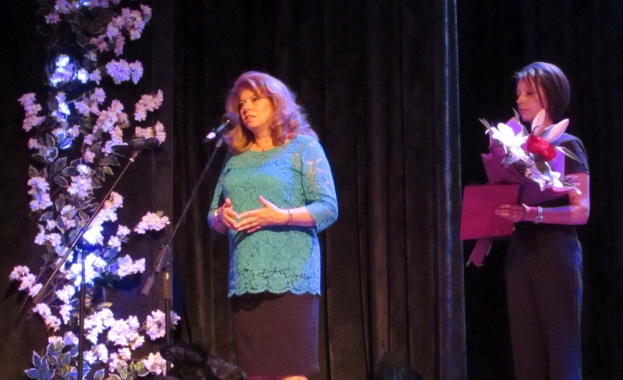 Вицепрезидентът Илияна Йотова бе официален гост на честването на 125 ата