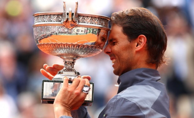 Според We Love Tennis покривът над корт Филип Шатрие няма