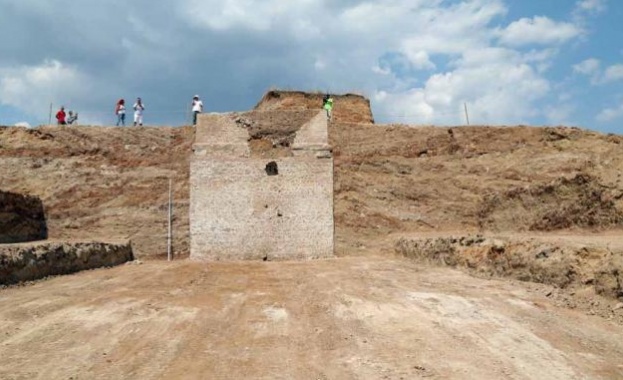 Град на мъртвите се крие под величествената гробница в могила