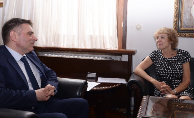 Министърът на правосъдието Данаил Кирилов инициира среща с посланика на