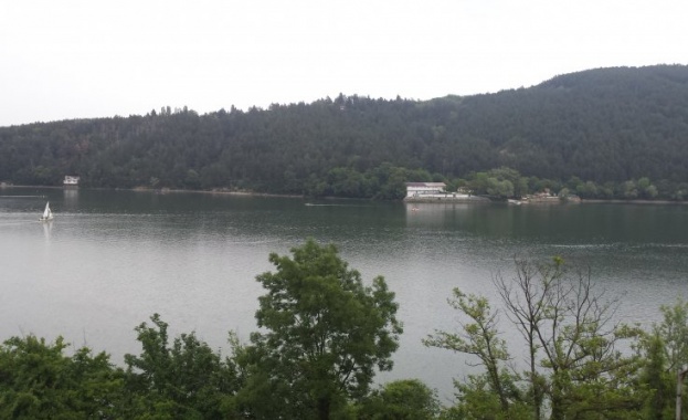 Спешни мерки за почистването на езерото в Панчарево до края