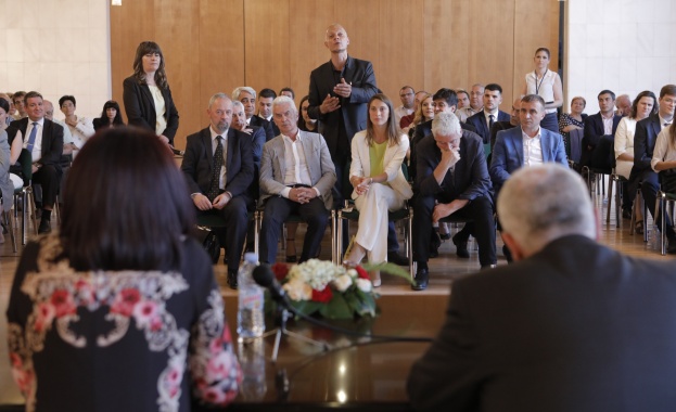 Председателят на Народното събрание Цвета Караянчева която е на официално