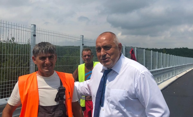 Министър председателят Бойко Борисов инспектира строително ремонтните дейности на виадуктите на автомагистрала