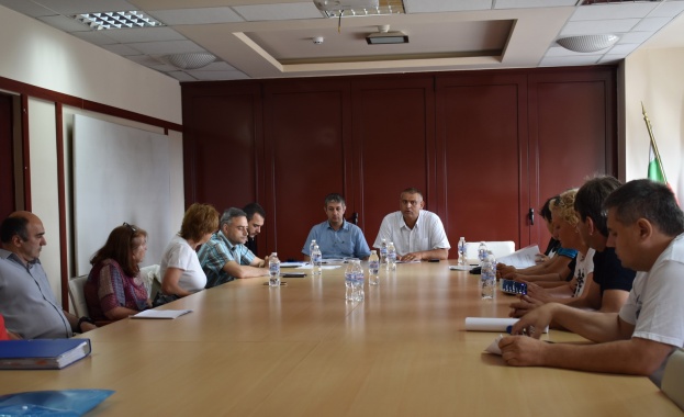 В пиковите дни и часове се запазва реверсивното движение по