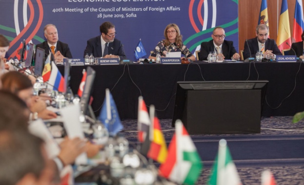 Вицепремиерът и министър на външните работи Екатерина Захариева отчете като