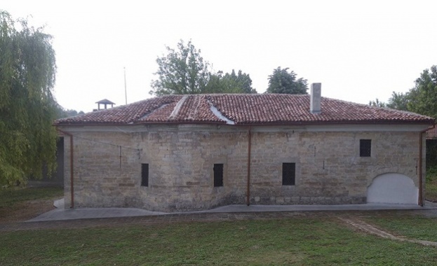 150 годишна църква дело на майстор Колю Фичето се нуждае от