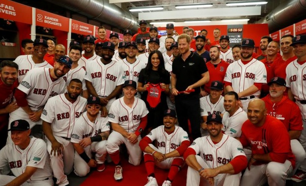 Принц Хари и съпругата му Меган получиха като подарък мини