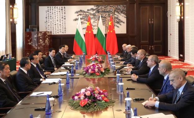 Със среща с министър-председателя на Китайл Ли Къцян в глад