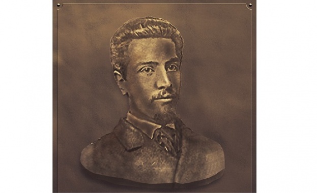 Световноизвестният художник монументалист Зураб Церетели направи скулптурен портрет на своя
