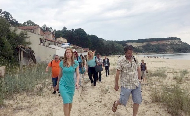 Всеки преце́ня къде да ходи и всеки има право на