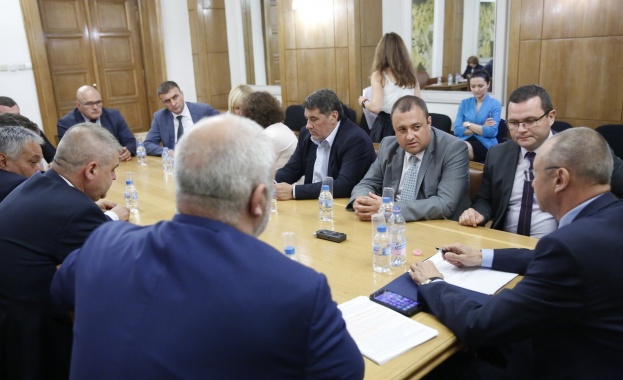 Необходимо е министърът на вътрешните работи Маринов да дойде на