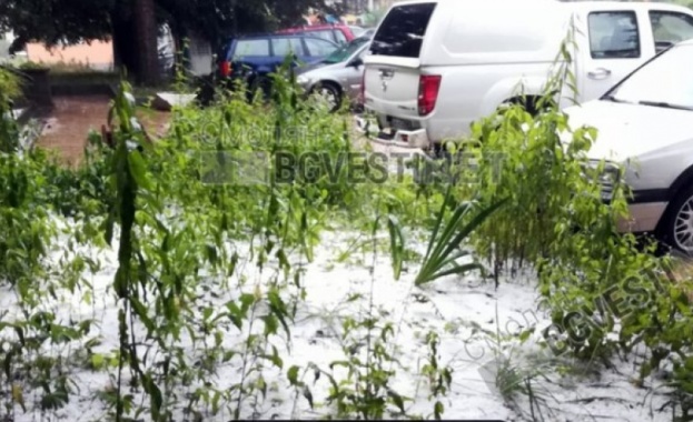 Силен порой с градушка и гръмотевици вилня над Смолян съобщи