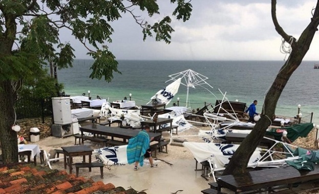 Силна буря удари каварненското село Българево За кратко край брега