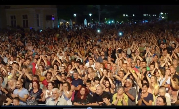 Сърдечно видео послание поздрав за Ямбол и неговите жители