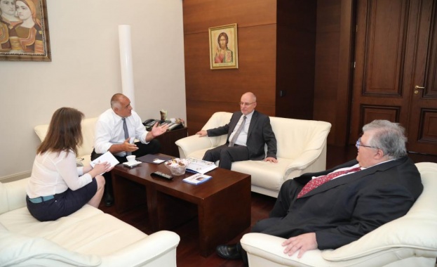 Министър председателят Бойко Борисов разговаря с Агустин Карстенс Генерален мениджър на