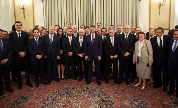 Членовете на правителството на Кириакос Мицотакис положиха в президентския дворец