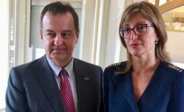 Министърът на външните работи Екатерина Захариева проведе среща със сръбския