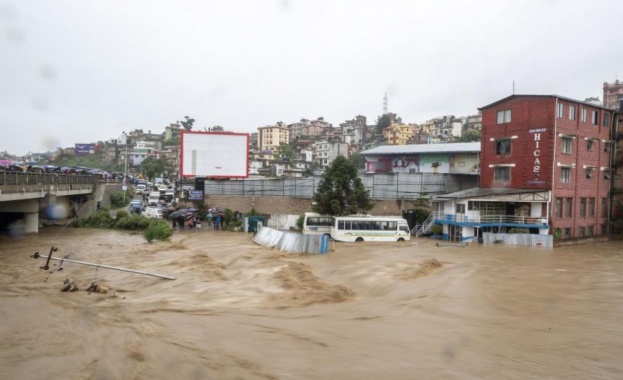 Броят на загиналите в резултат от наводненията и свлачищата предизвикани