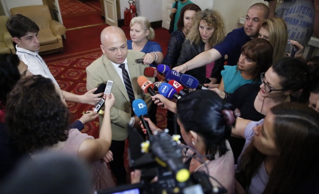 Изводът от днешното гласуване за член на СЕМ е само