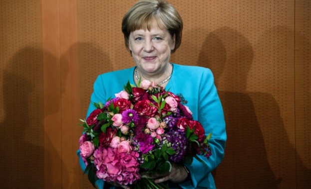 Канцлерът на Германия Ангела Меркел започна по обичайния начин днешното
