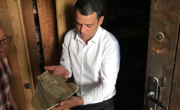 Оригинални стенописи свалени от сгради паметници на културата в