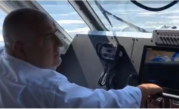 След като се качи на джип влак и мотокар днес