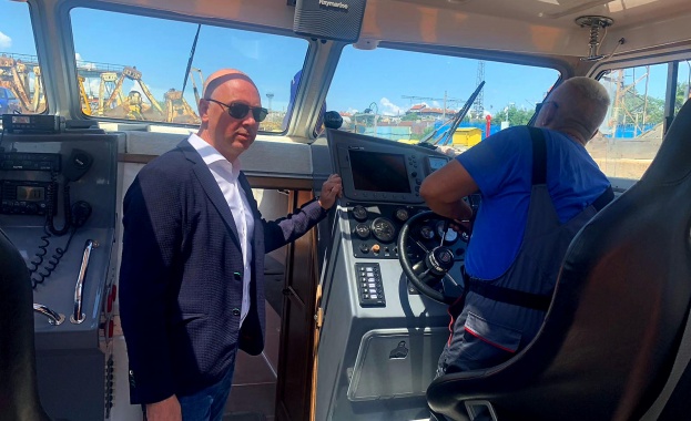 Министърът на транспорта информационните технологии и съобщенията Росен Желязков провери