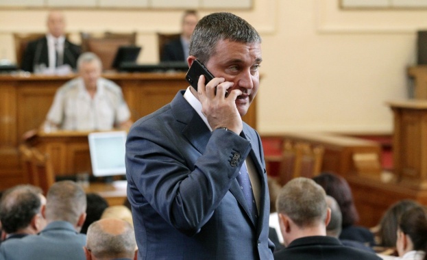 Парламентът актуализира държавния бюджет за 2019 г и увеличи разходите