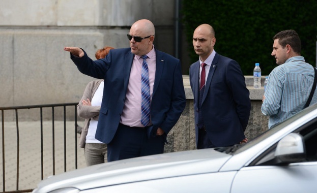 Водещата версия на прокуратурата е че задържаният за източването на