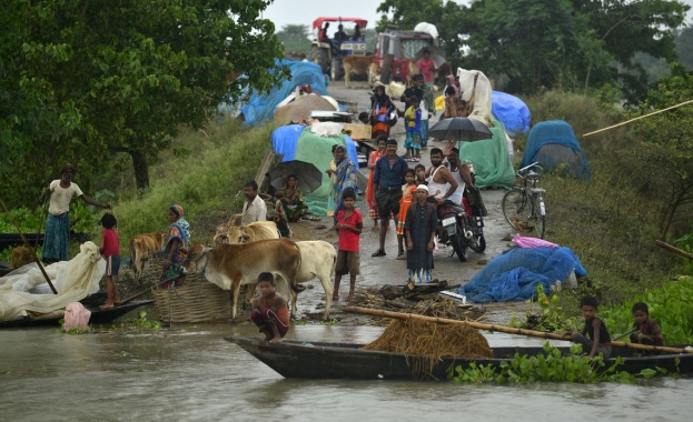 Най малко 650 души в Южна Азия станаха жертва на мусоните