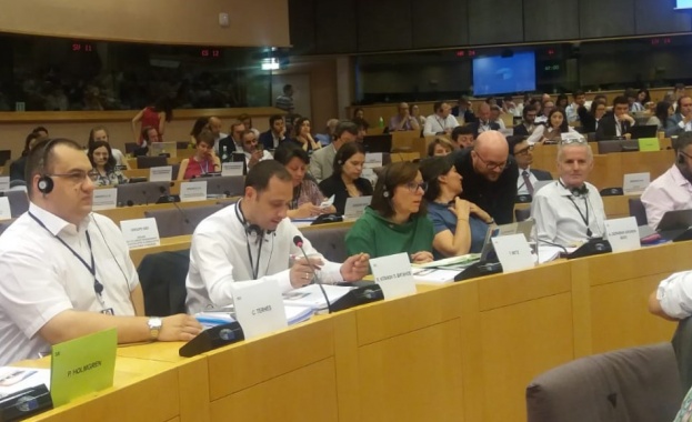 Обезпокоен съм че много от работещите в сферата на международния