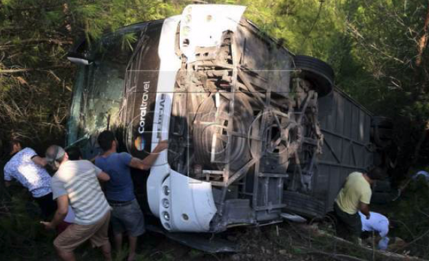 Най малко 25 души бяха ранени в Турция когато автобус с