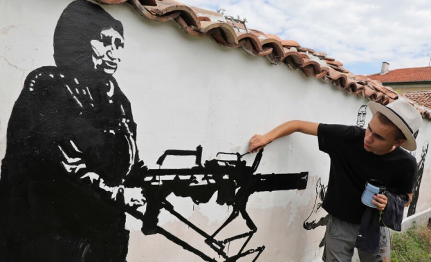 И тази година група полски студенти рисуваха по дуварите на