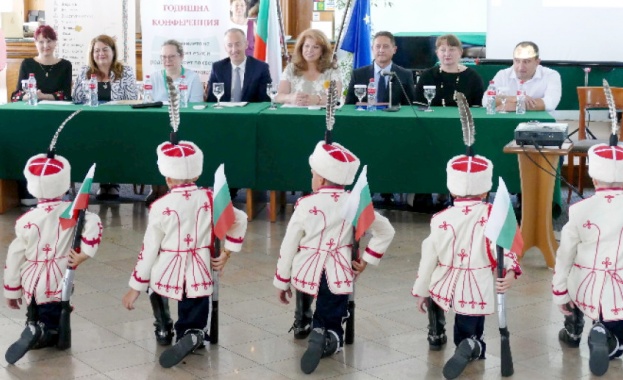 Съхранението на българския език трябва да се превърне в национална