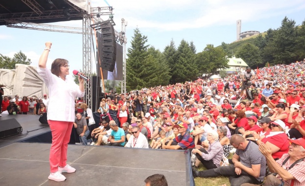 Скъпи социалисти симпатизанти коалиционни партньори гости скъпи българи историческият връх