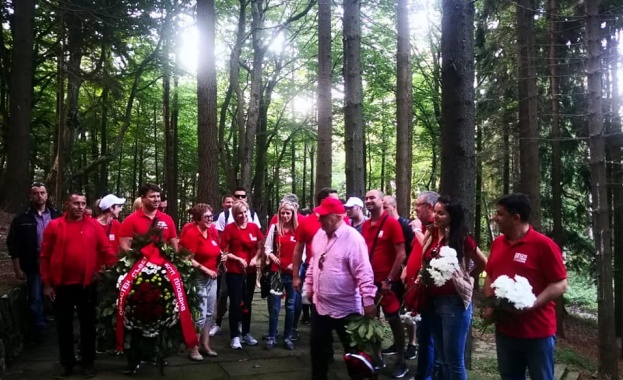 Всека година се качваме на Бузлуджа защото социализмът не е