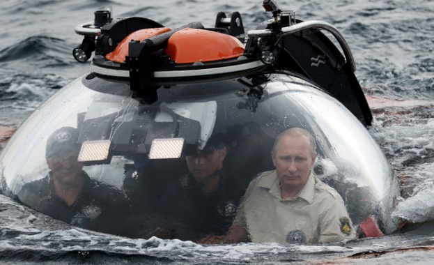 Руският президент Владимир Путин се спусна с батискаф на дъното