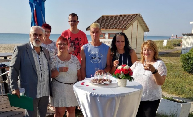 Нестандартна церемония по подновяване на брачните клетви организираха в Албена