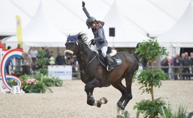 Ая Митева е само на 14 години но успя да