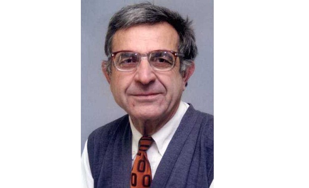 Проф. д-р Искрен Азманов е агроном, изобретател и откривател. Член