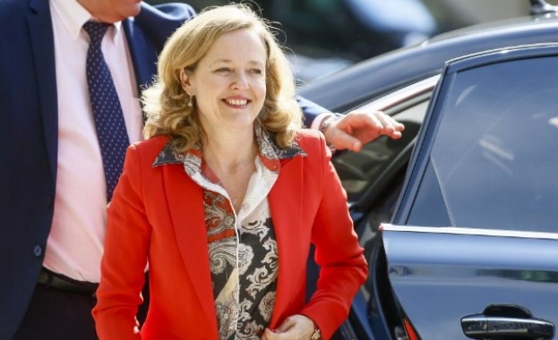 Испанският министър на икономиката Надя Калвино се оттегли от надпреварата