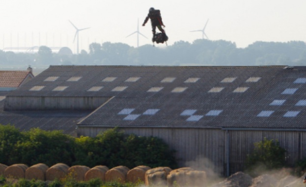 Френският изобретател Франки Запата успя от втори опит да прелети
