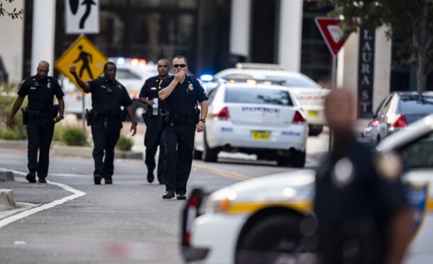 Поне 20 души загинаха и десетки други бяха ранени след