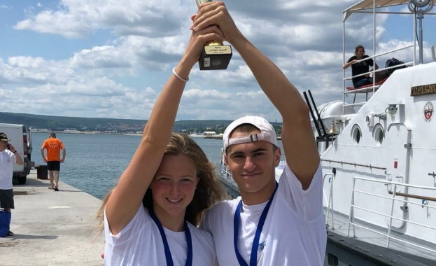 Спортните таланти на Еврофутбол в плуването Василики Кадоглу и Георги