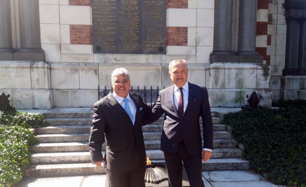 По покана на председателя на ПП АБВ Румен Петков посланикът