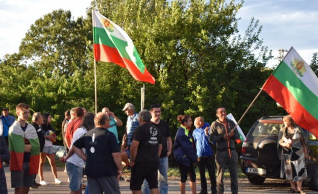 Шести ден продължава да бъде затворен пътят Сливен Ямбол