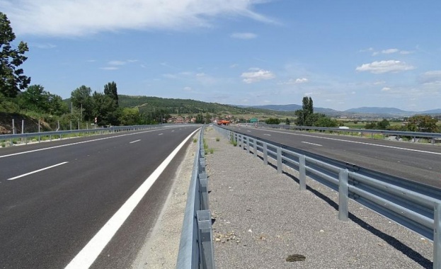 Магистрала Струма край Дупница остава затворена в двете посоки Всички