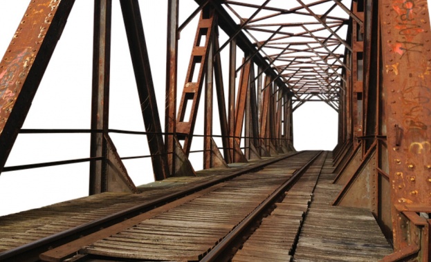 19 годишно момиче е в болница с опасност за живота след