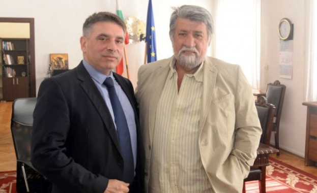 Министърът на правосъдието Данаил Кирилов и шефът на парламентарната културна